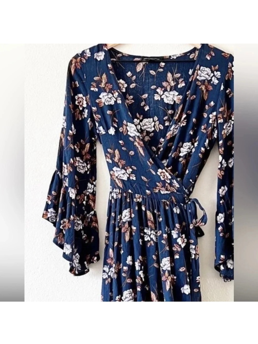 American Eagle Outfitters Navy Floral V-Neck Mini Dress - Picture 3 of 3